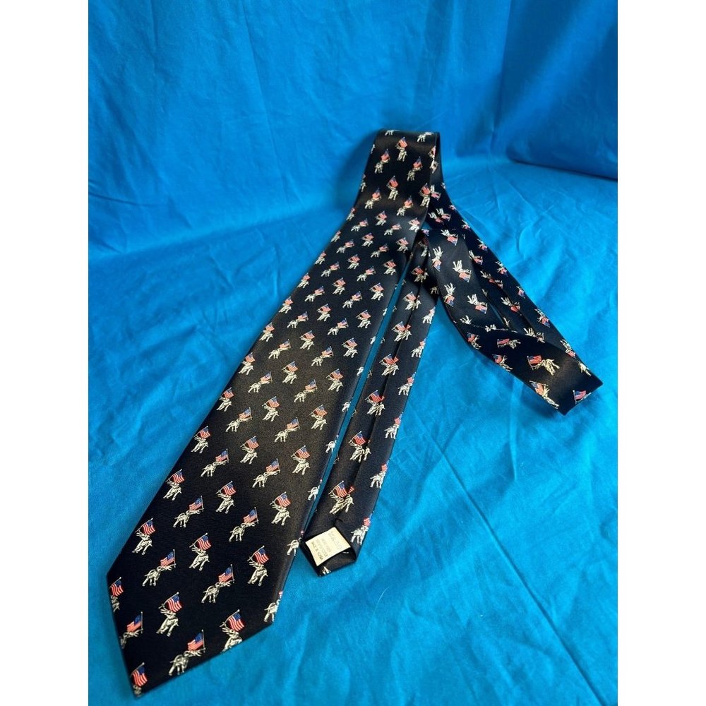 Vintage Davvero Benino Mens Polyester Navy Blue Elephants USA Flags Tie